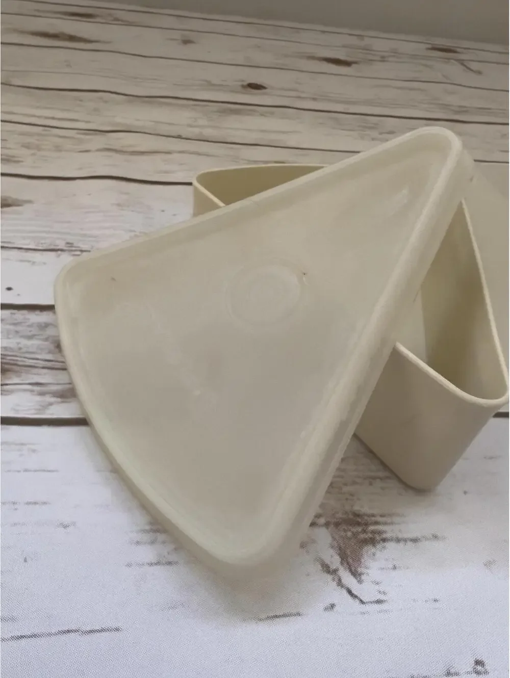 Vintage Tupperware Plastic Food Storage Containers with Lids -‎ Set of 2